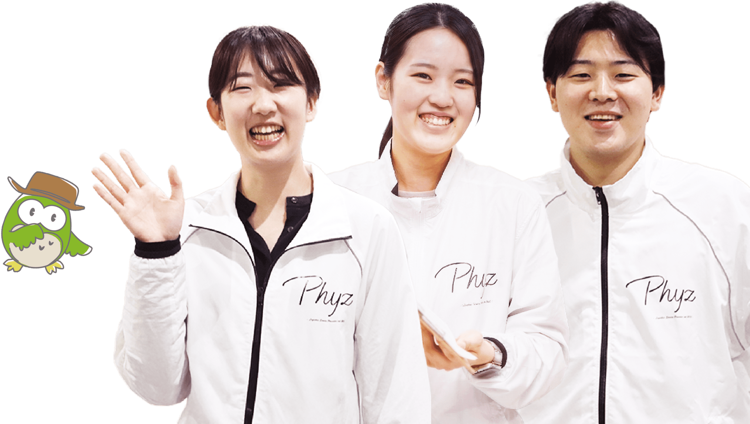 ファイズオペレーションズの制服を着た笑顔の三人